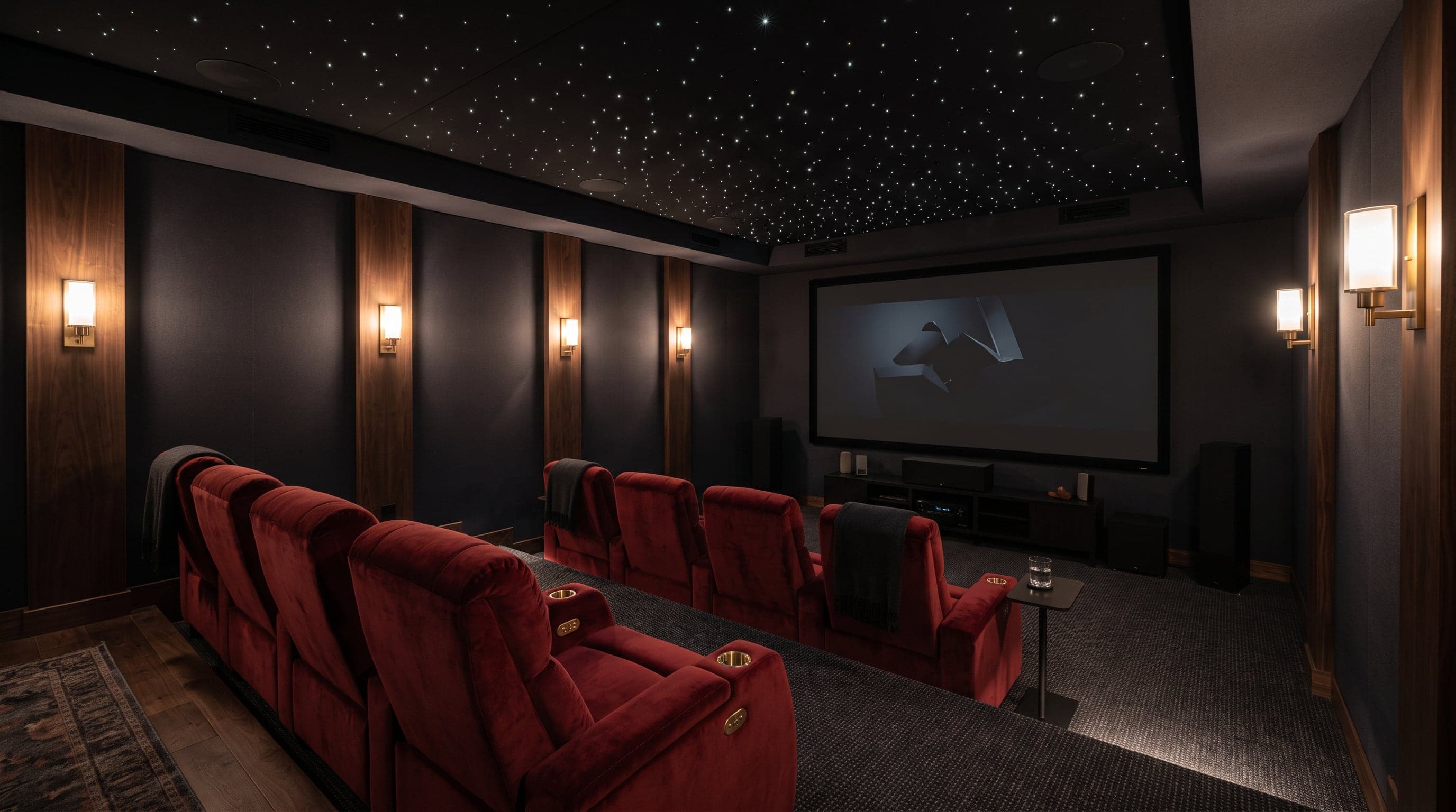 Home cinéma privé avec plafond tendu acoustique noir étoilé de fibres optiques à Uccle